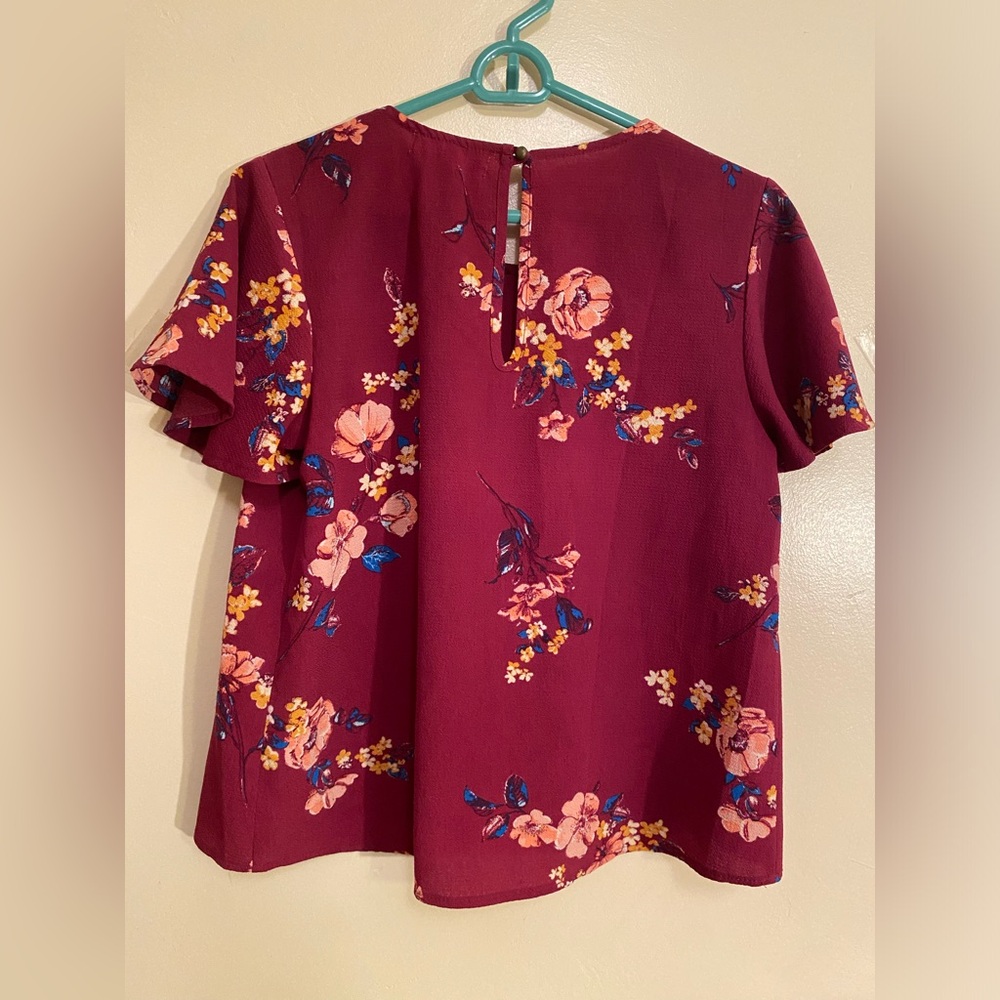Rewind Blouse Women’s Medium Burgundy Floral Short Sleeve Top - Picture 2 of 4